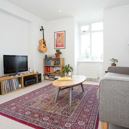 Bright 2 Bedroom Apt - Great Location - Free Parking Bornemouth Extérieur photo