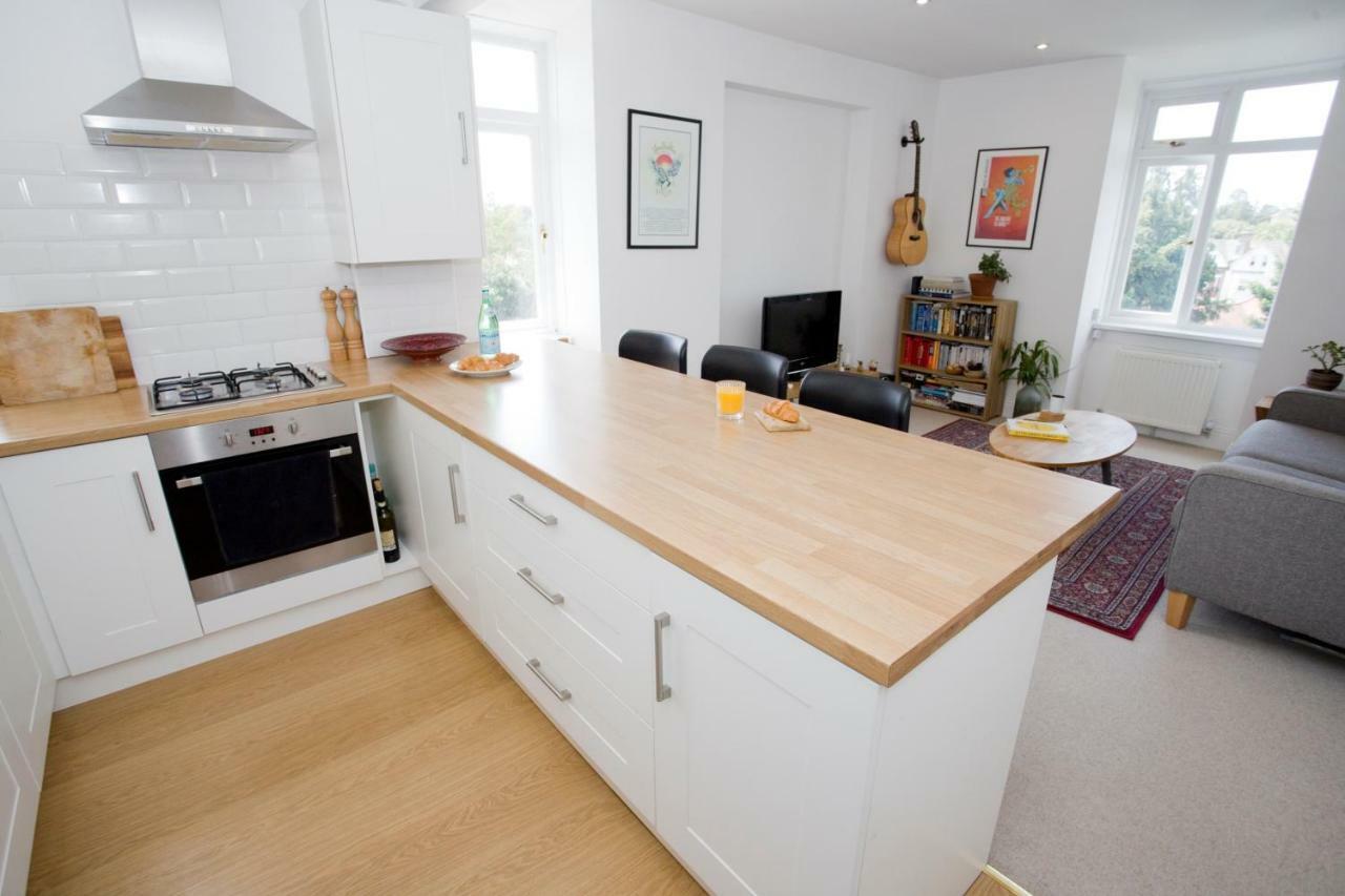 Bright 2 Bedroom Apt - Great Location - Free Parking Bornemouth Extérieur photo