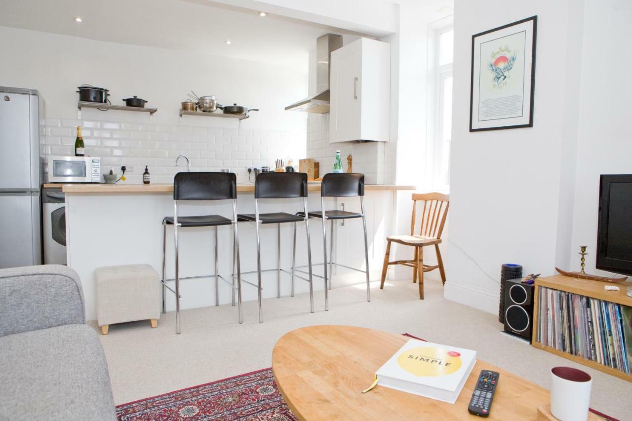 Bright 2 Bedroom Apt - Great Location - Free Parking Bornemouth Extérieur photo